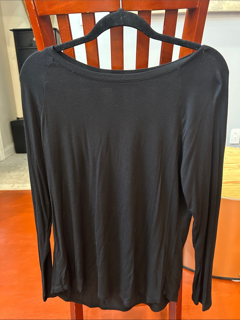 Time and Tru Black Long-Sleeve Crew Neck Top